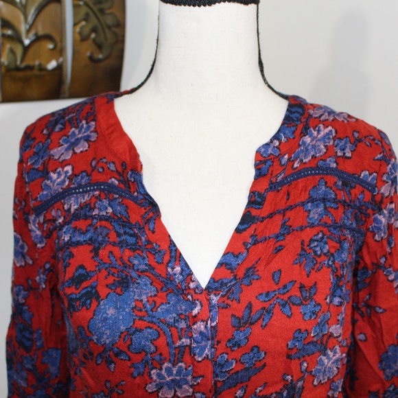 Lucky Brand, Red & Blue Floral Pattern No show button down top - Picture 1 of 7